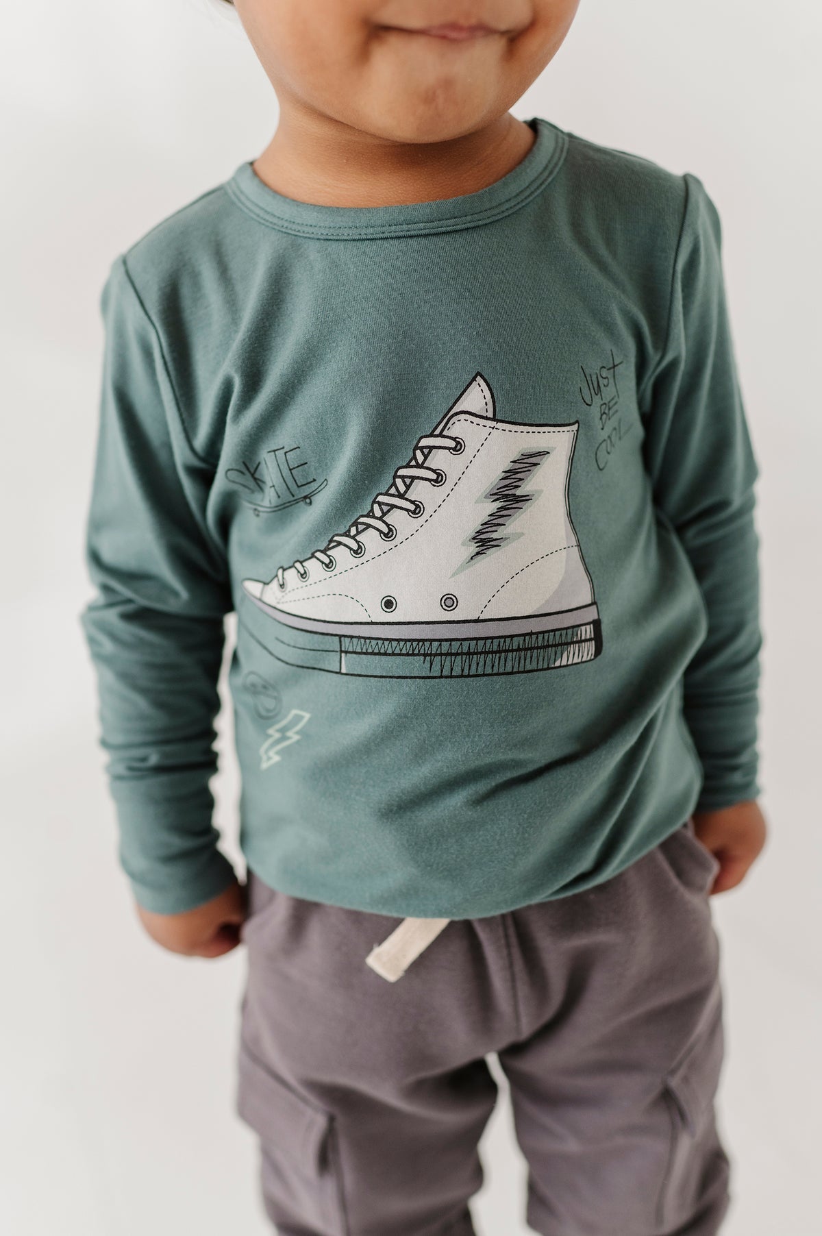 sneaker long sleeve tee
